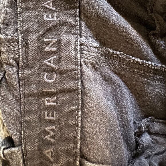 American Eagle Black High-Waisted Belted Denim Shorts – Size 4 - Picture 4 of 5